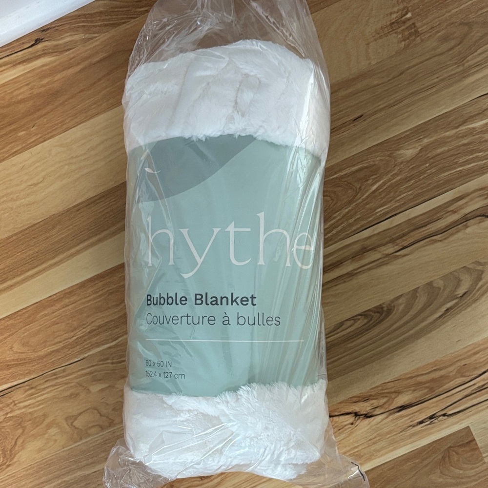 Hythe White Bubble Blanket